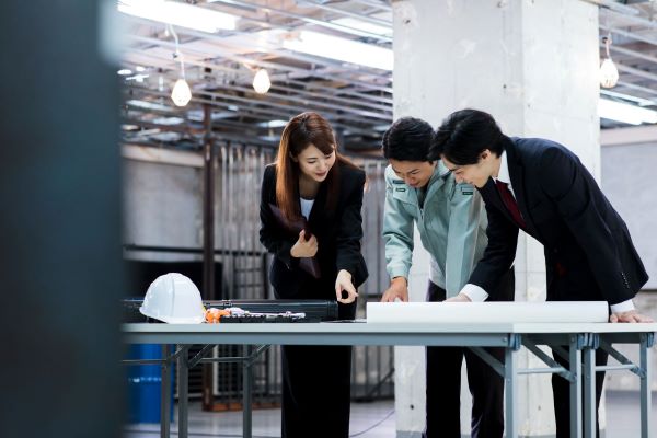 積算で数字の拾い出しをする様子