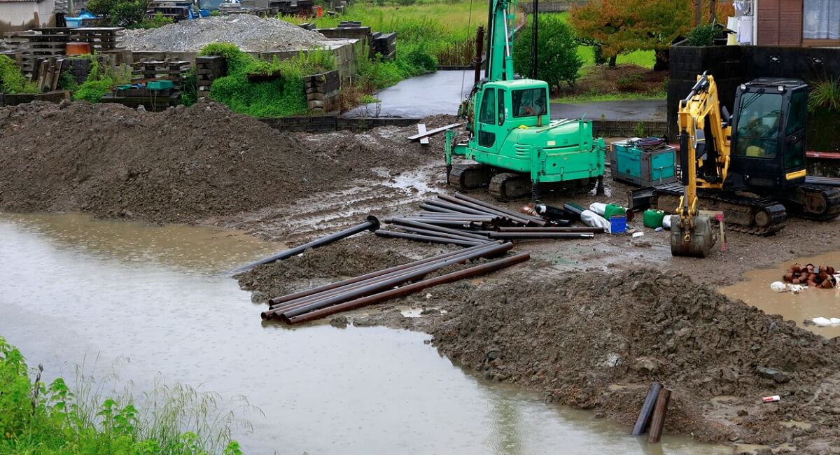 建設現場は雨の養生が必要！雨で中止する工事と工事段階の雨対策