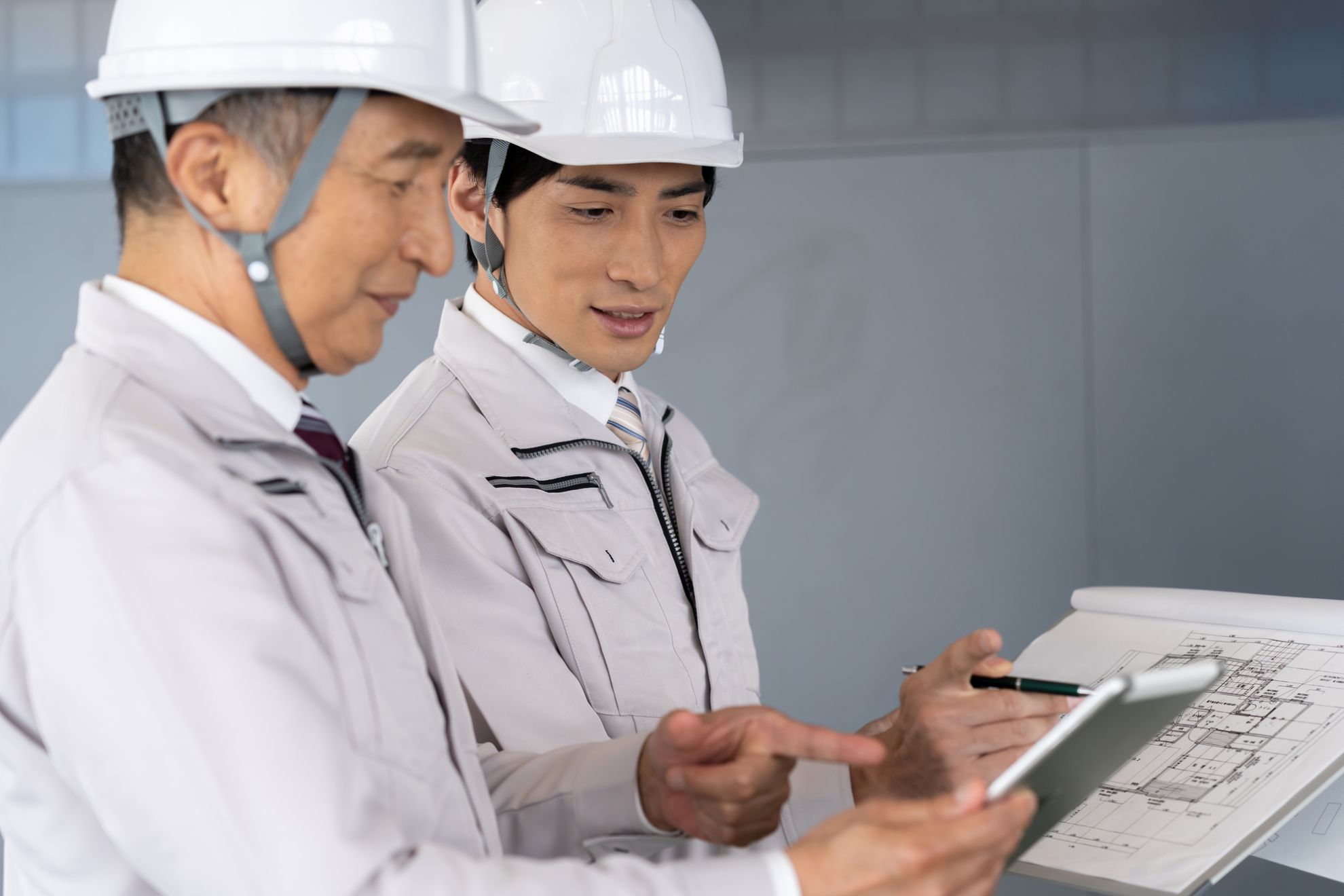 施工管理と現場監督の違いとは 業務内容 年収の違いと必要な資格について 転職サイト 現キャリ